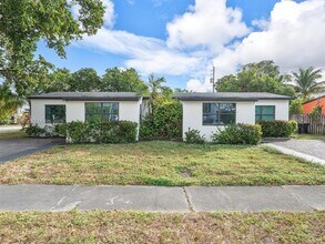 300 SW 23rd St in Fort Lauderdale, FL - Building Photo - Building Photo