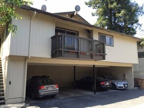 88 Flynn Ave, Unit D in Mountain View, CA - Foto de edificio - Building Photo