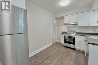 165 Oxford St W in London, ON - Building Photo - Building Photo
