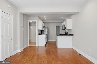 400 Green Ln in Philadelphia, PA - Building Photo - Building Photo