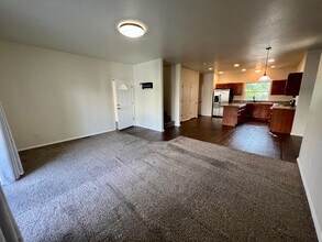 411 Berrydale Ave in Medford, OR - Building Photo - Building Photo