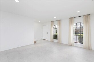 21 S 5th St in McAllen, TX - Building Photo - Building Photo