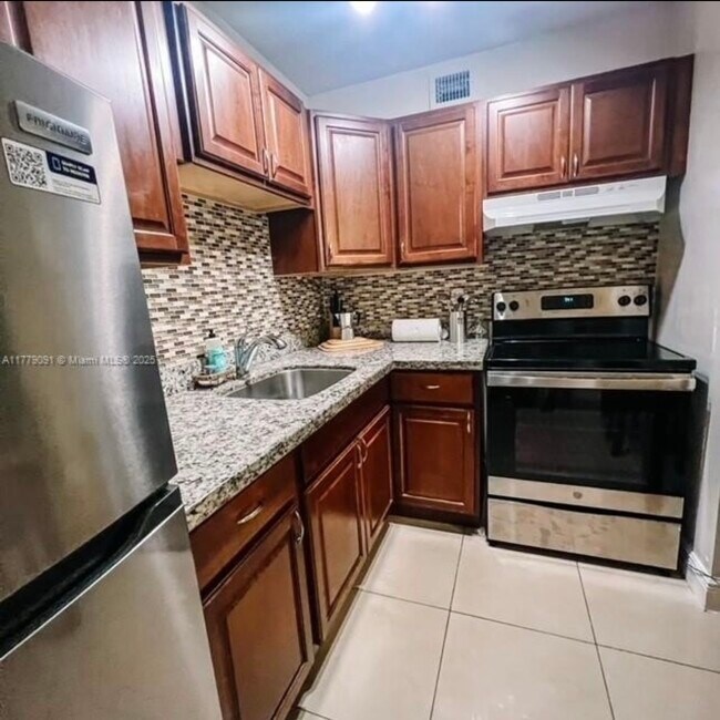 1908 SW 8th St in Fort Lauderdale, FL - Building Photo - Building Photo