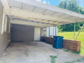 802 W Main St in Odessa, MO - Foto de edificio - Building Photo