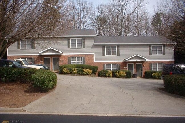 property at 3024 Spruce Cir