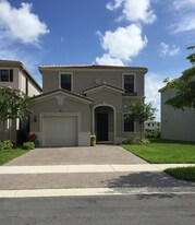 746 NE 193rd St in Miami, FL - Building Photo