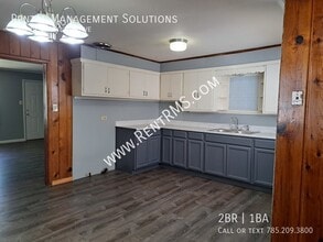 2001 SE Maryland Ave in Topeka, KS - Building Photo - Building Photo