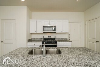 5006 Dawn Break in Saint Hedwig, TX - Building Photo - Building Photo