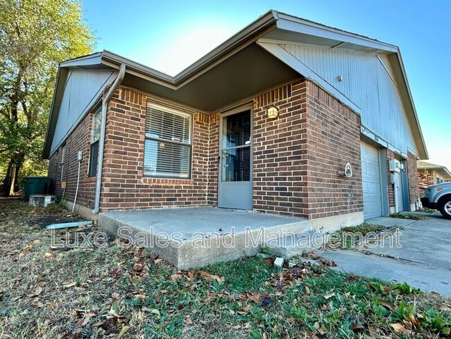 200 Barrett Pl in Edmond, OK - Building Photo - Building Photo