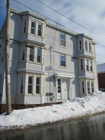 25 Brattle St in Portland, ME - Building Photo