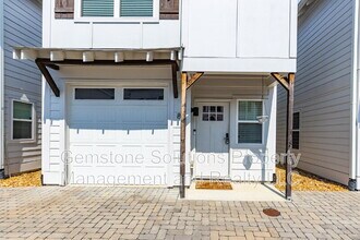 300 Stewarts Ferry Pike in Nashville, TN - Foto de edificio - Building Photo