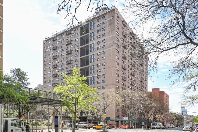 Turin House Apartments in New York, NY - Foto de edificio - Building Photo