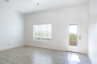 McGuffey Vistas in Las Cruces, NM - Foto de edificio - Interior Photo