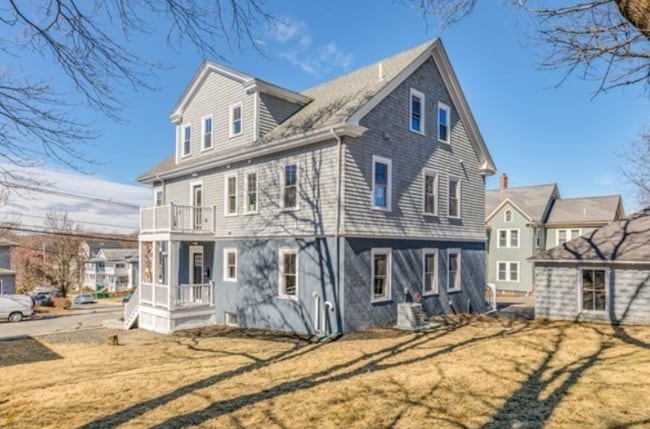 107 Warren St, Unit 107 in Medford, MA - Building Photo - Building Photo