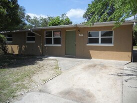 1262 Essex Rd in Daytona Beach, FL - Building Photo