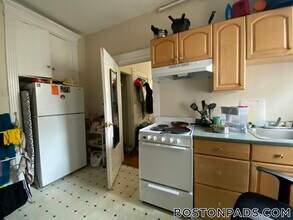 895 Huntington Ave in Boston, MA - Foto de edificio - Building Photo