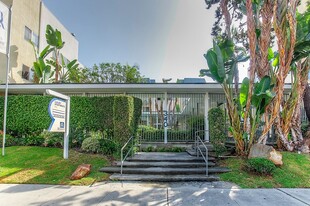 340 S St Andrews Pl in Los Angeles, CA - Building Photo