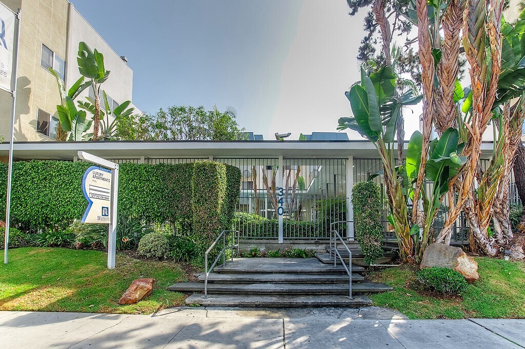 340 S St Andrews Pl in Los Angeles, CA - Building Photo