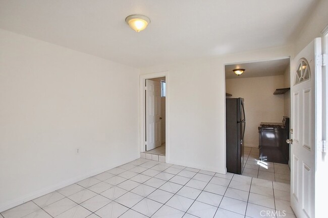 607 Camulos St in Los Angeles, CA - Foto de edificio - Building Photo