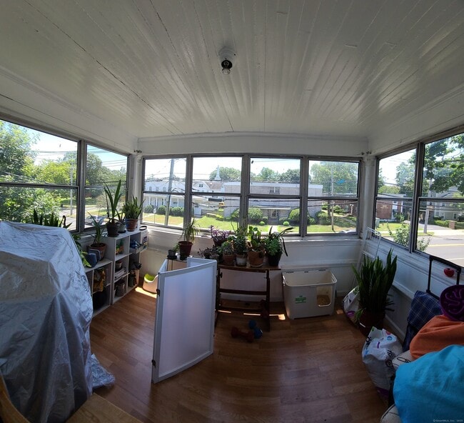 property at 985 Whalley Ave