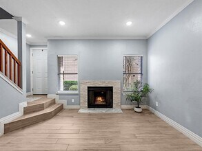 2021 Spenwick Dr in Houston, TX - Building Photo - Building Photo