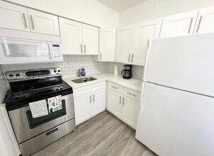 6701 NE Miami Pl-Unit -F in Miami, FL - Building Photo - Building Photo