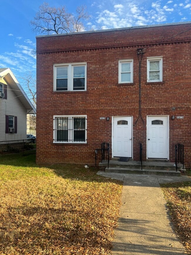 1615 Olive St NE in Washington, DC - Building Photo - Building Photo