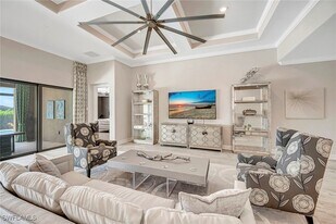 9574 Everglades Dr in Naples, FL - Building Photo