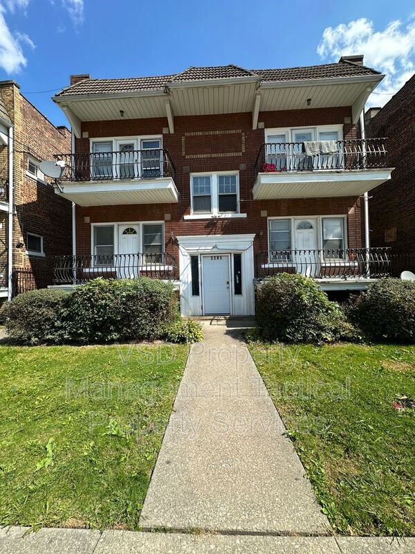 property at 3285 E 143rd St
