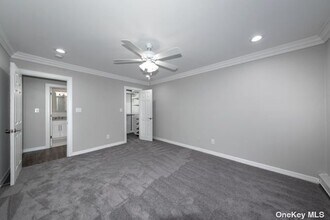 1691 August, Unit 1691 in North Babylon, NY - Building Photo - Building Photo