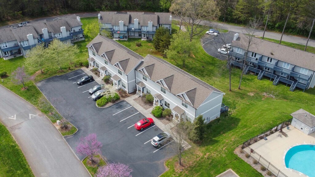 Raintree Apartments in Knoxville, TN