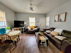 2934 N Maryland Ave in Milwaukee, WI - Foto de edificio - Building Photo