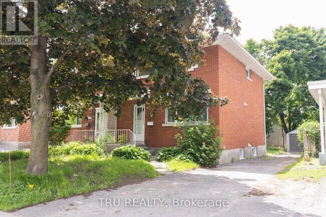 1152 Woodroffe Ave in Ottawa, ON - Building Photo - Building Photo