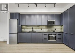 3075 Murray St in Port Moody, BC - Building Photo - Building Photo