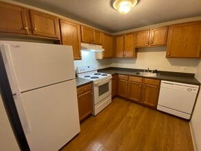 96 Powers St in Milford, NH - Building Photo - Building Photo