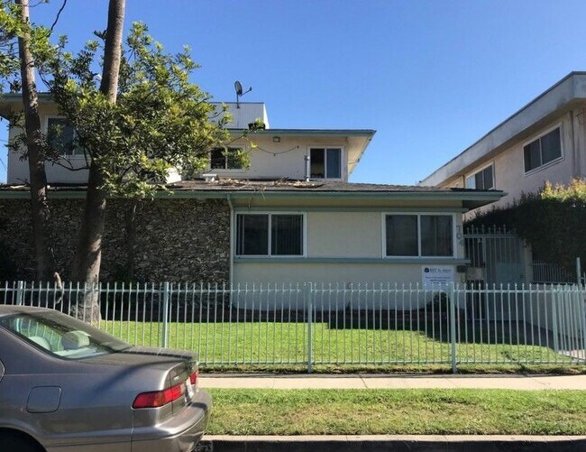 704 Walnut Street, in Inglewood, CA - Building Photo - Building Photo
