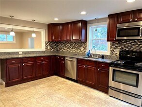 30 Fulton Dr in Groton, CT - Building Photo - Building Photo