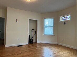 12 Weld Hill St in Boston, MA - Foto de edificio - Building Photo