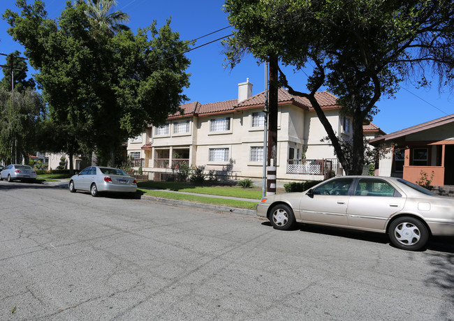 707 Raleigh St in Glendale, CA - Building Photo - Building Photo