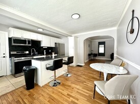 4511 Roanoke Pkwy in Kansas City, MO - Building Photo
