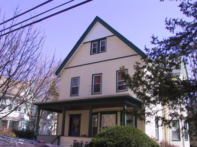 177 Ashland Ave in Bloomfield, NJ - Building Photo - Building Photo