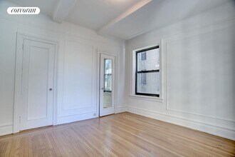 315 W 102nd St in New York, NY - Building Photo - Building Photo
