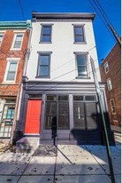 517 Fitzwater St in Philadelphia, PA - Building Photo