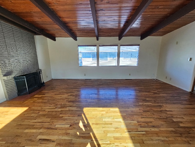 511 NE 8th St in Newport, OR - Foto de edificio - Building Photo