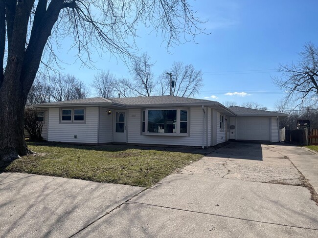 2322 8th St in Silvis, IL - Foto de edificio - Building Photo