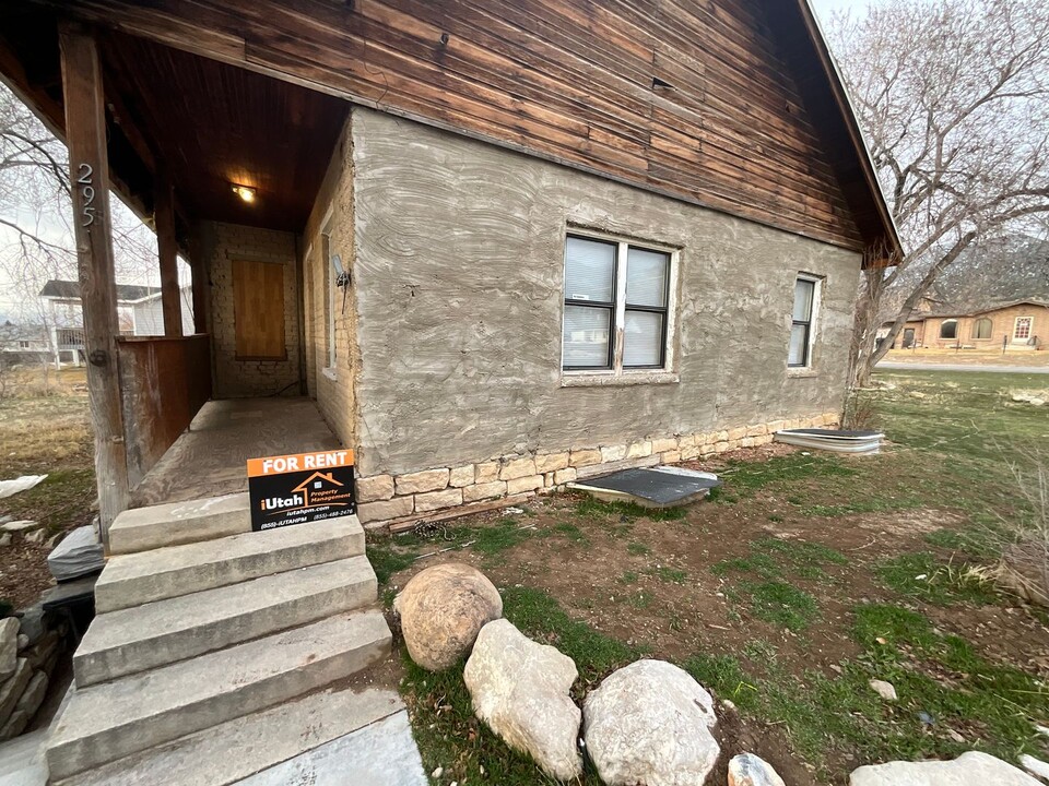 295 E 300 S St in Manti, UT - Foto de edificio