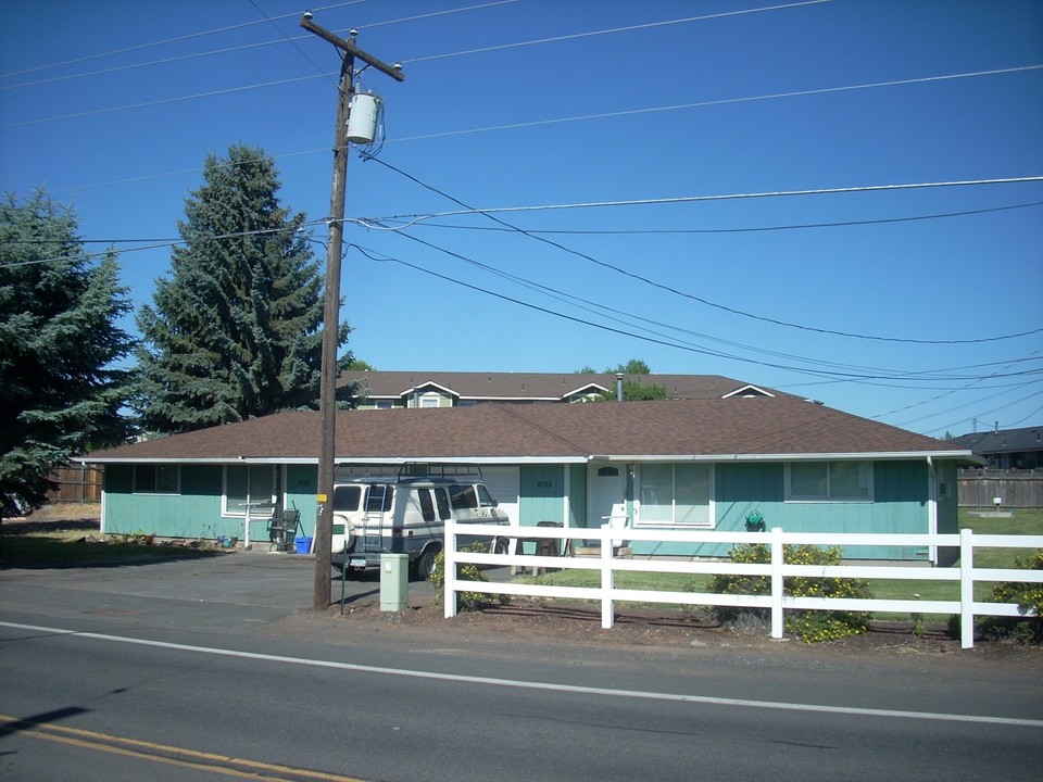 2155 SW Canal Blvd in Redmond, OR - Building Photo