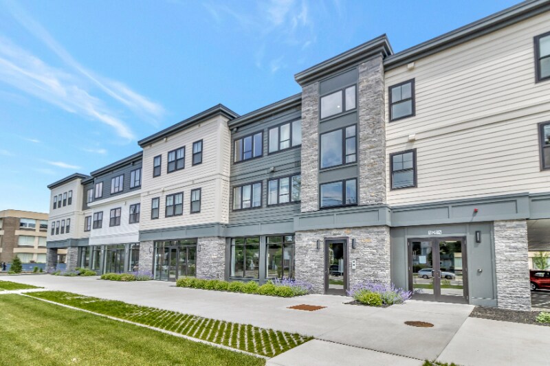 1000 Washington St in Dedham, MA - Building Photo