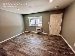140 College Dr in Reno, NV - Foto de edificio - Building Photo