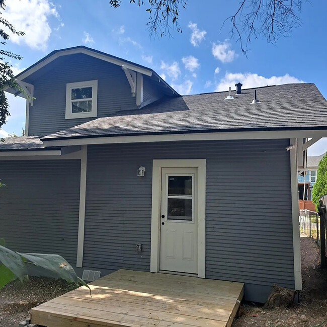 Room in House on Hicks Ave in San Antonio, TX - Building Photo - Building Photo